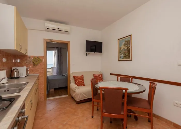 Two-bedroom In Appartement Makarska